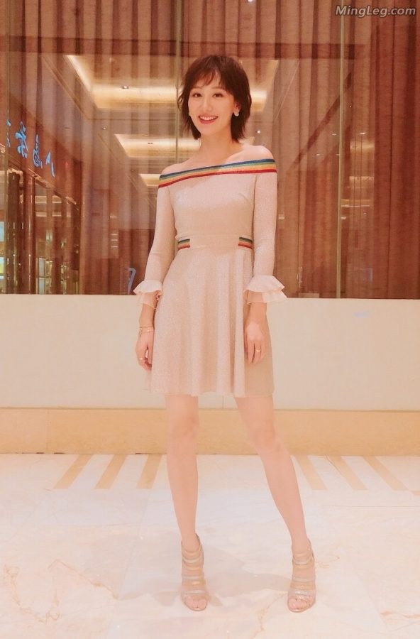 一站到底后台郭晓敏玉腿高跟美足(2/4)