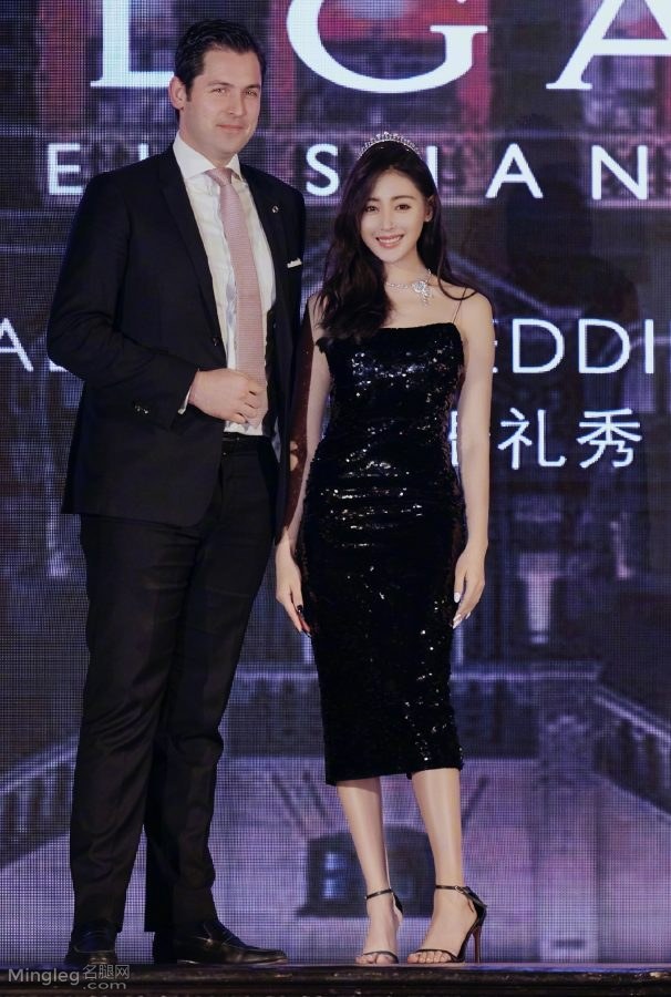 公主张天爱的细高跟鞋美足(1/8)