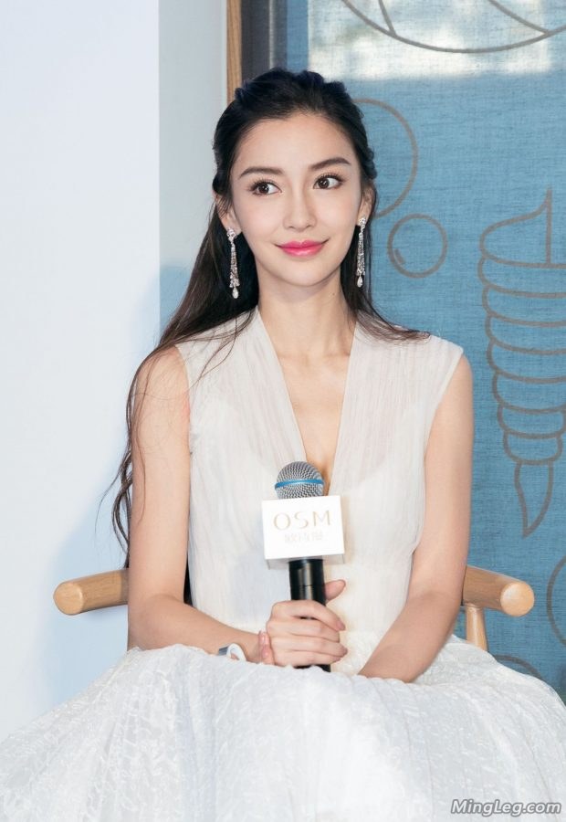 纯美的女神Angelababy代言化妆品,纹身美足请你摄(7/8)