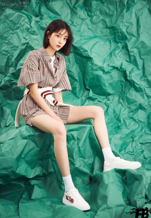 时尚的美女明星李溪芮长腿写真(2/9)