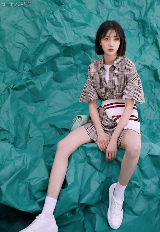 时尚的美女明星李溪芮长腿写真(4/9)