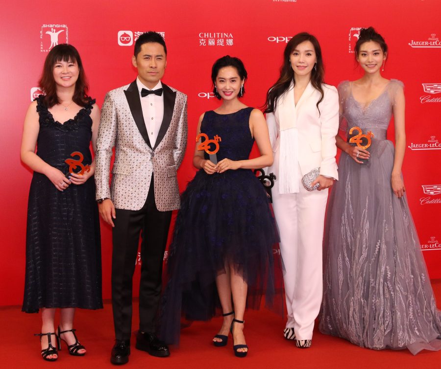 不老女神朱茵现身上海国际电影节踩恨天高秀美足风采依旧(32/36)