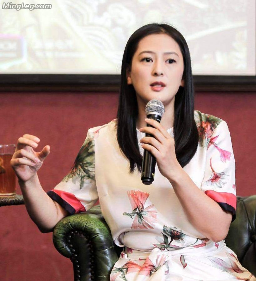 身材丰满的成熟美女黄澜旗袍秀腿(2/2)