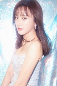 微博年度女神秦岚姐姐美肩玉乳