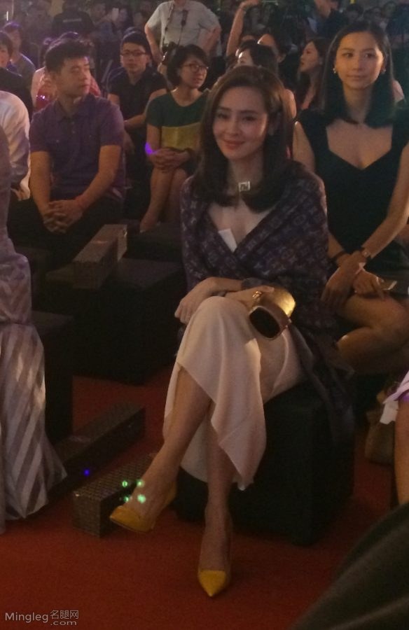 Yu Mingjia orange pointed high-heeled dress(4/4)