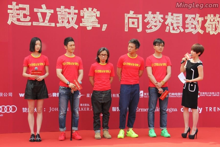 高挑儿的身材修长的白腿,杜鹃不屑穿高跟鞋了(4/5)