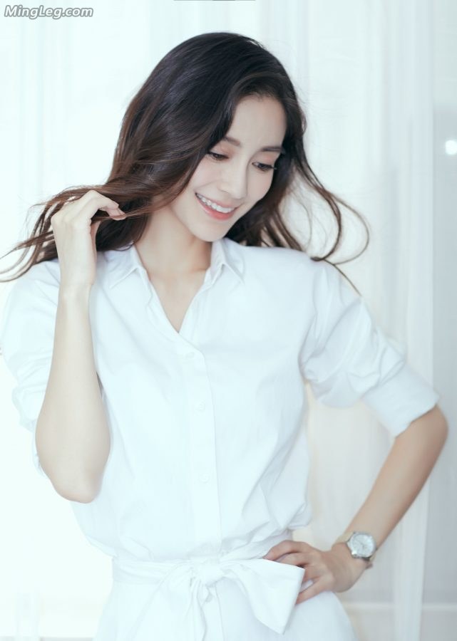 醉美少妇Angelababy杨颖风情纹身玉足(5/17)