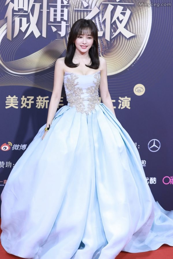 微博年度女神秦岚姐姐美肩玉乳(3/15)