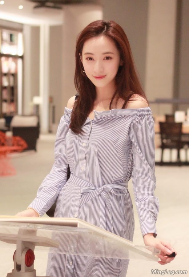 重庆妹子黄小戈美腿光滑舒服(2/5)