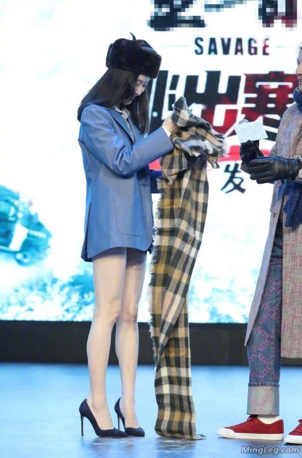 倪妮玩下衣失踪光显那两条大长腿了(4/18)