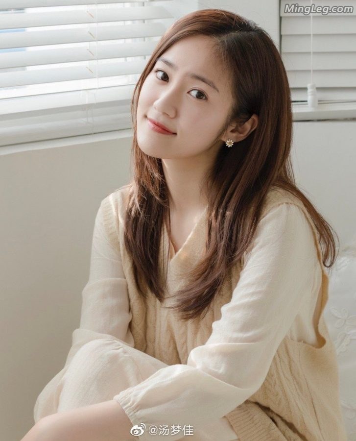 治愈系美少女汤梦佳居家写真露玉足舒服(2/4)