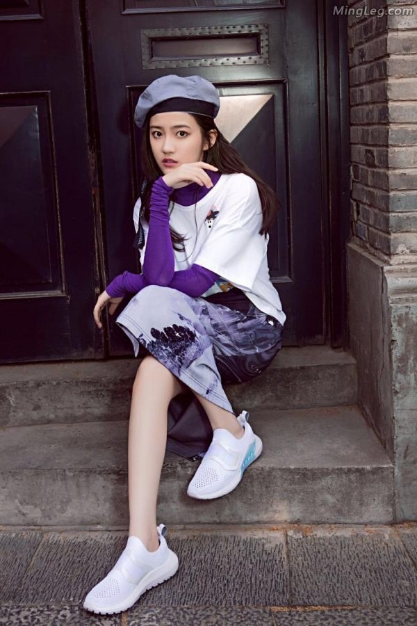 汤梦佳美腿街拍时尚新潮的小姐姐(2/4)