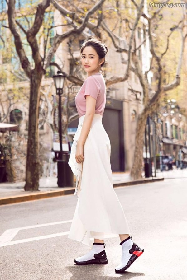 汤梦佳美腿街拍时尚新潮的小姐姐(4/4)