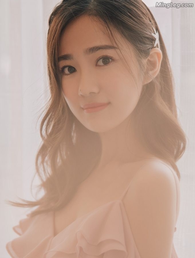 小仙女儿汤梦佳穿优雅长裙脚踩高跟楚楚动人(3/9)