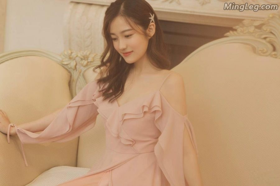 小仙女儿汤梦佳穿优雅长裙脚踩高跟楚楚动人(4/9)