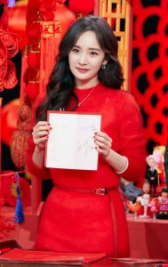 红红火火杨幂长腿美靴绝对吸睛
