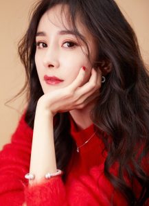 红红火火杨幂长腿美靴绝对吸睛