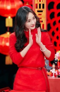 红红火火杨幂长腿美靴绝对吸睛