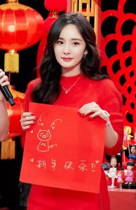 红红火火杨幂长腿美靴绝对吸睛