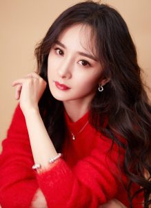 红红火火杨幂长腿美靴绝对吸睛
