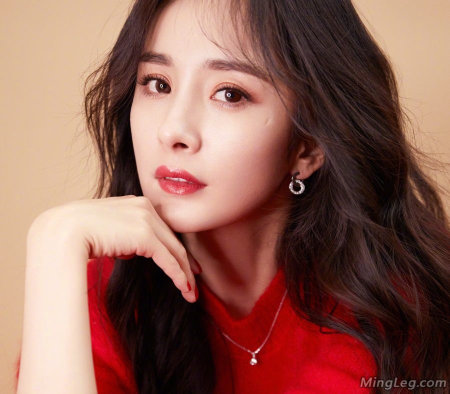红红火火杨幂长腿美靴绝对吸睛(7/15)