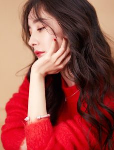 红红火火杨幂长腿美靴绝对吸睛
