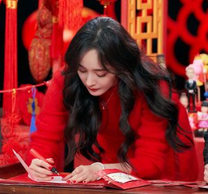 红红火火杨幂长腿美靴绝对吸睛
