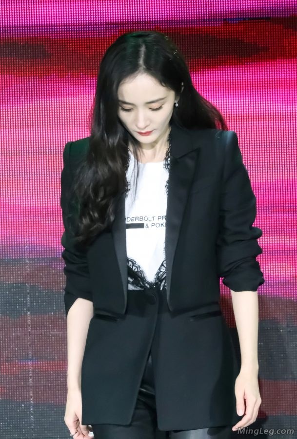 大幂幂杨幂紧身皮裤细高跟有感觉了(25/57)