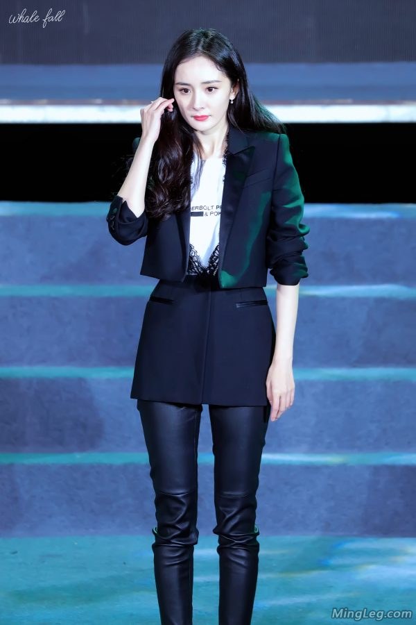 Yang Mi's tight leather pants and high heels are a hit(31/57)