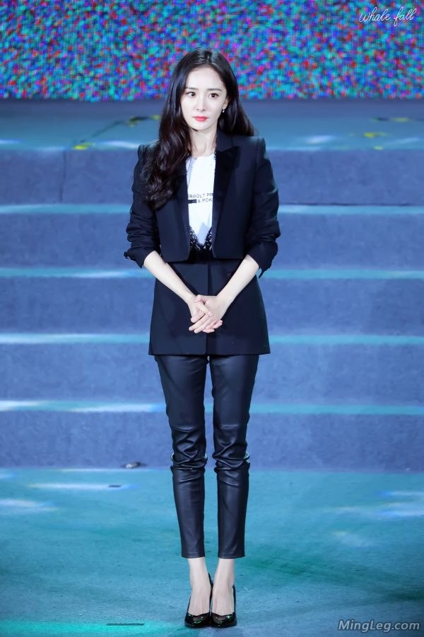  Yang Mi's tight leather pants and high heels are a hit(32/57)