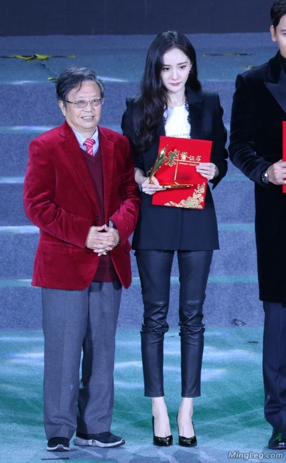 大幂幂杨幂紧身皮裤细高跟有感觉了(43/57)