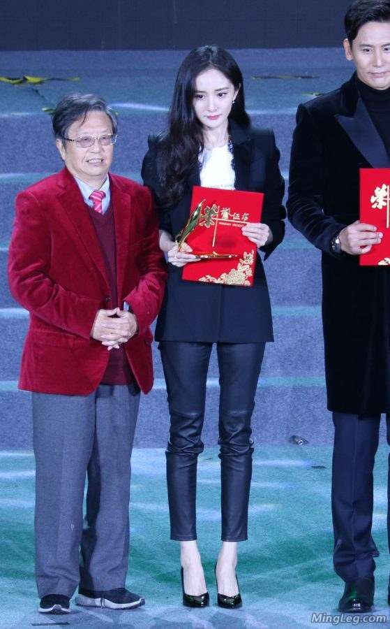 大幂幂杨幂紧身皮裤细高跟有感觉了(44/57)