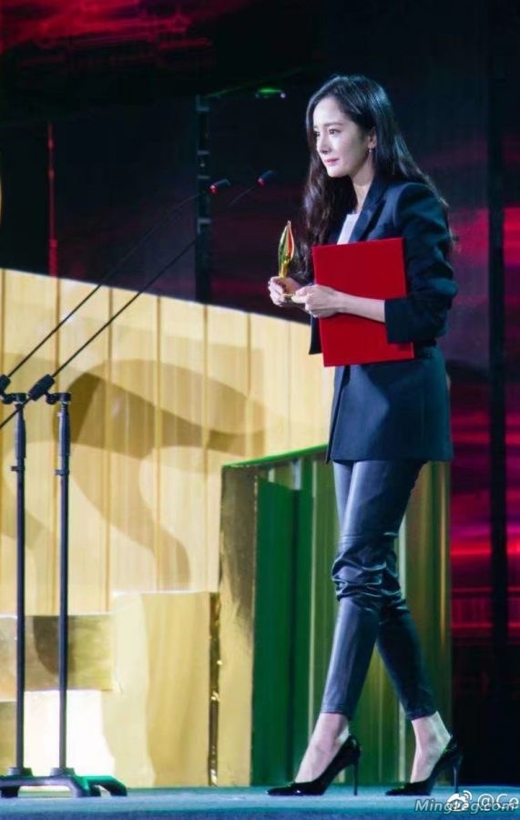  Yang Mi's tight leather pants and high heels are a hit(49/57)