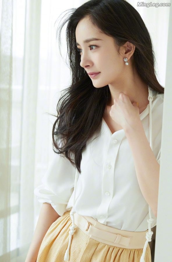 美腿大幂幂代言金稻美容仪,左边是总经理马虹(10/11)
