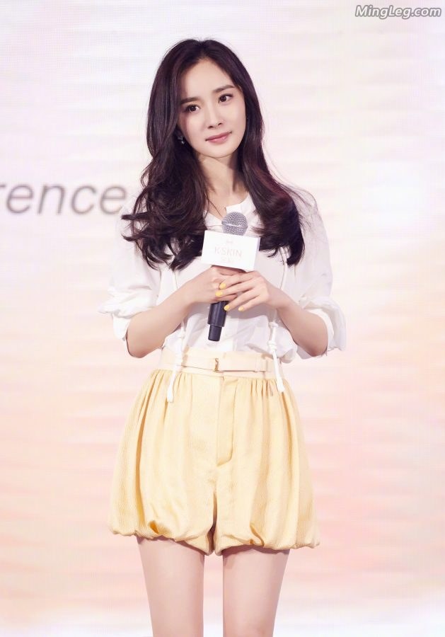 美腿大幂幂代言金稻美容仪,左边是总经理马虹(4/11)