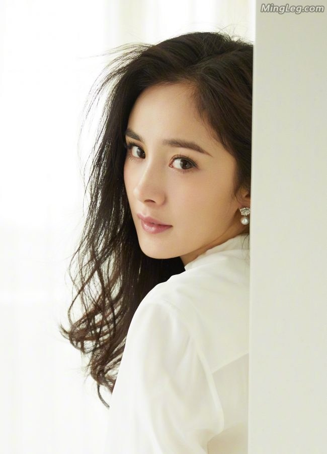 美腿大幂幂代言金稻美容仪,左边是总经理马虹(6/11)