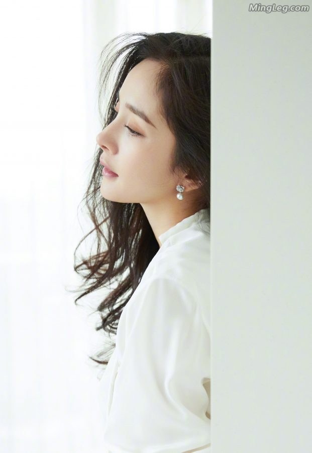 美腿大幂幂代言金稻美容仪,左边是总经理马虹(8/11)