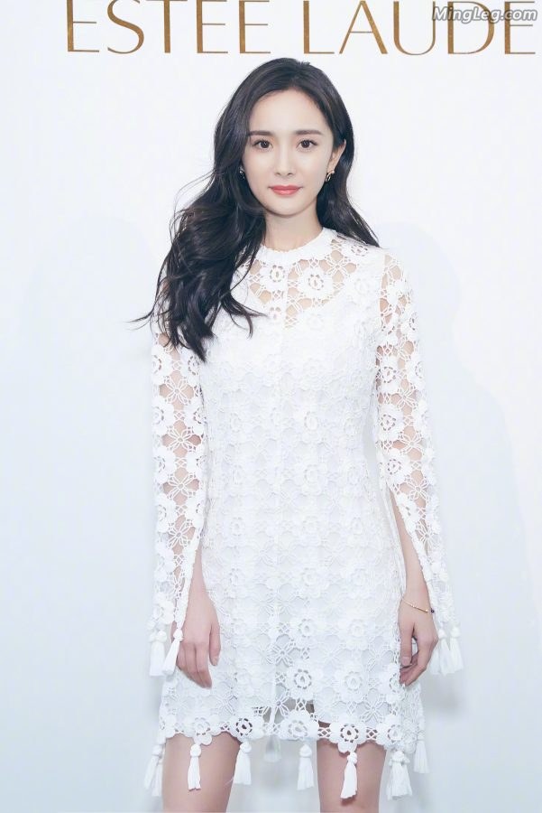 杨幂脚踩细高跟代言化妆品性感的摩登女郎(10/13)