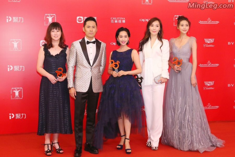 不老女神朱茵现身上海国际电影节踩恨天高秀美足风采依旧(10/36)