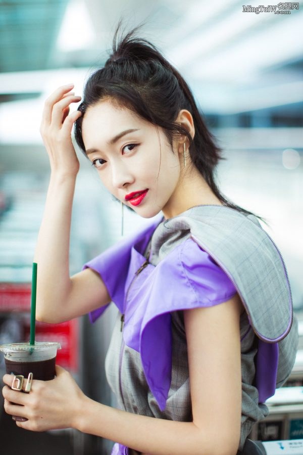 巴拉巴拉长腿小仙女宣璐用嘴吸吸管的表情很诱人(9/9)