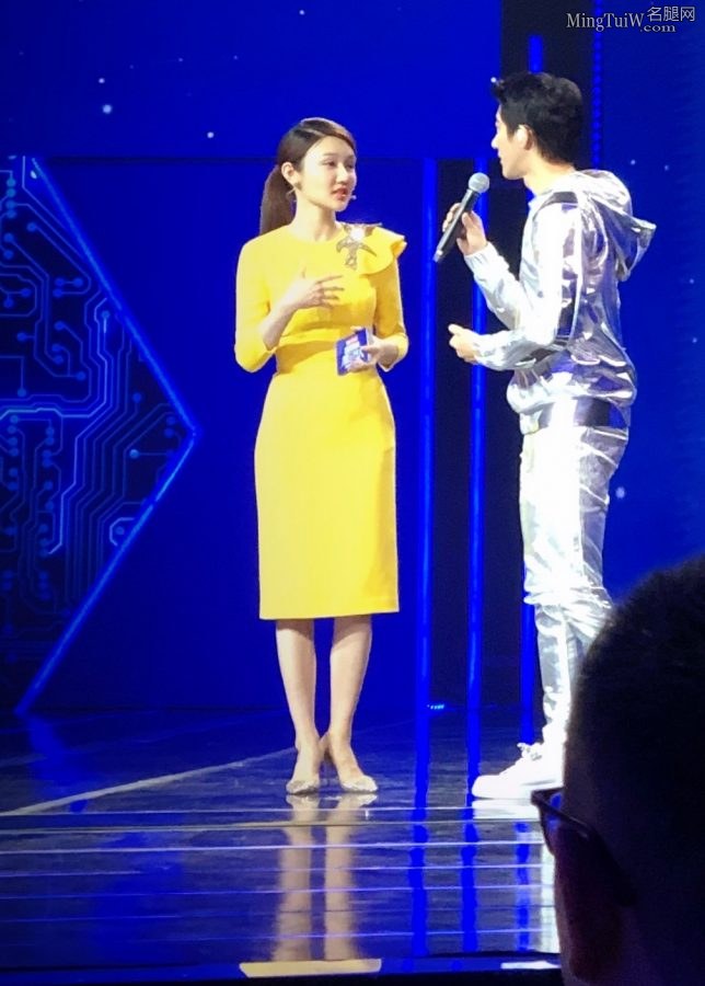 龙洋踩高跟鞋主持《机智过人》(4/5)