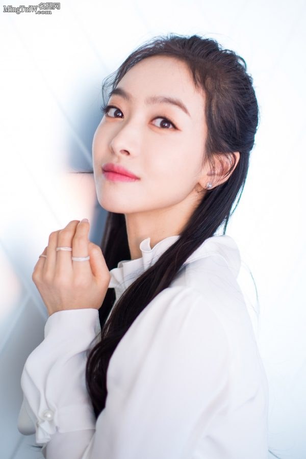 美女宋茜长腿代言得宝纸巾(12/14)