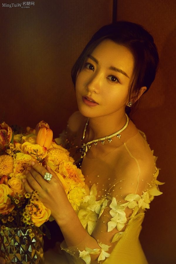 杨蓉玉腿美足出席宝格丽珠宝活动(4/5)