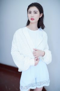 是时候展示真正的实力了,陈钰琪大白腿看秀