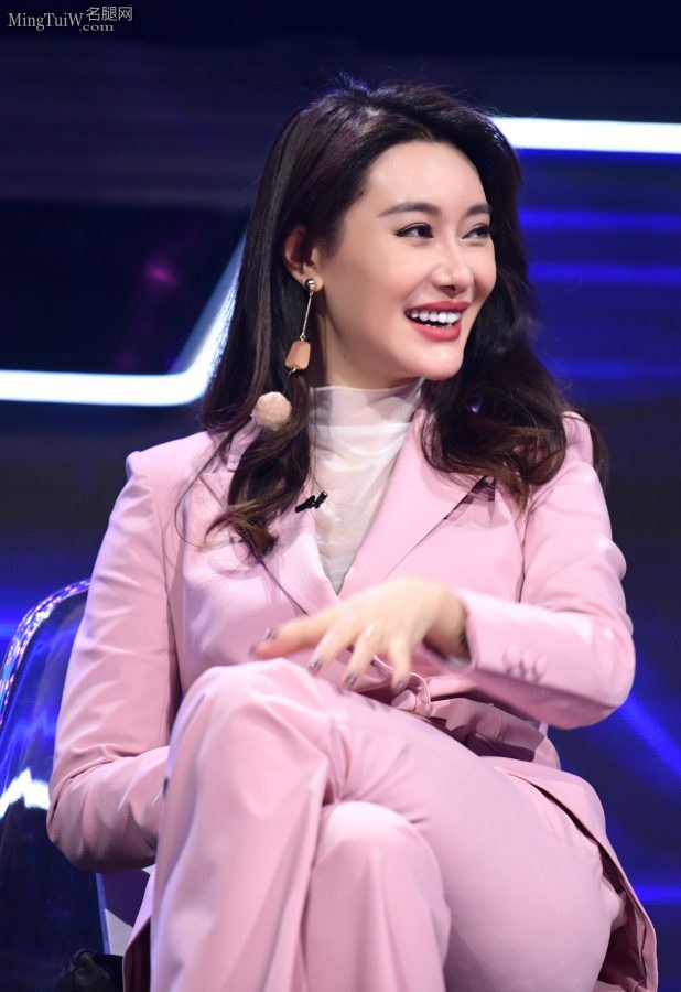 爱戴西装高跟鞋主要看脚背4(2/10)