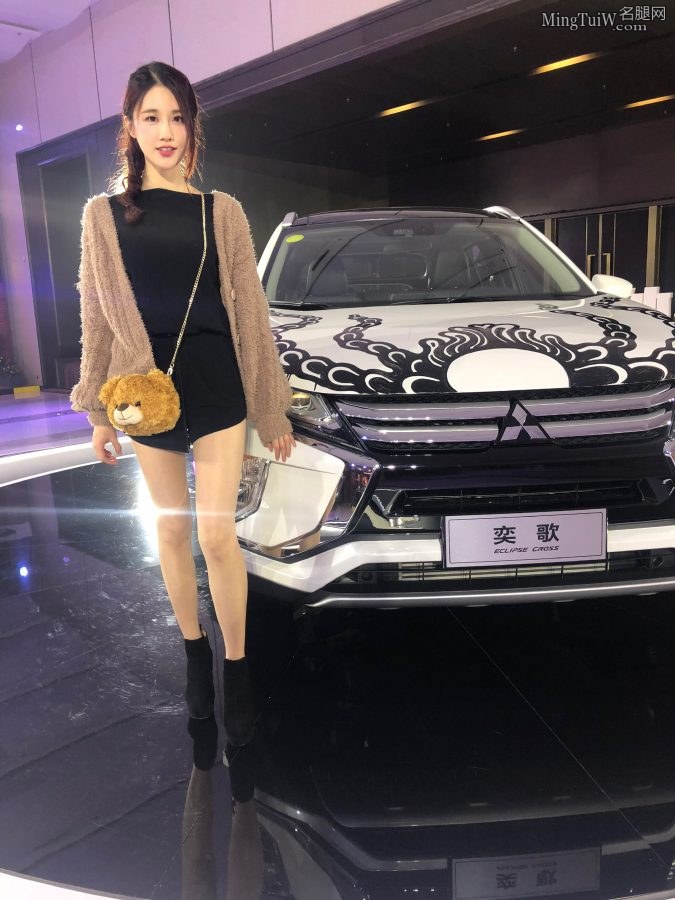 美女主播轩子巨二兔肉丝美腿参加三菱奕歌发布会(1/4)
