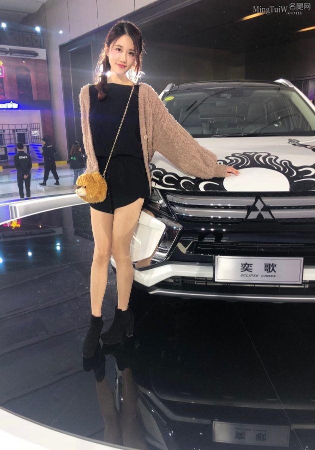 美女主播轩子巨二兔肉丝美腿参加三菱奕歌发布会(2/4)