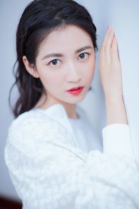 是时候展示真正的实力了,陈钰琪大白腿看秀