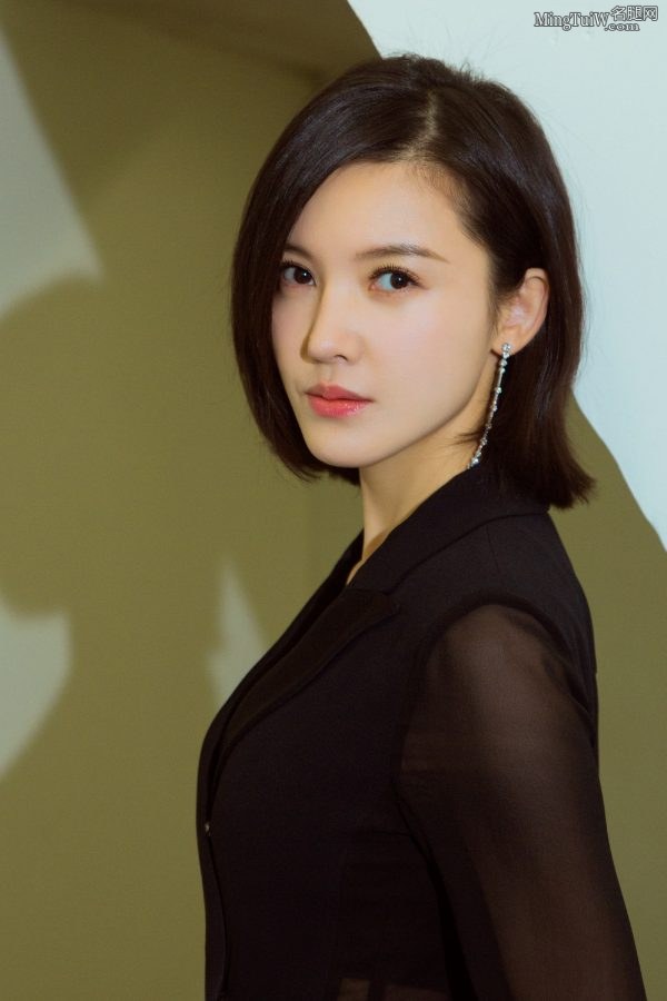 杨子姗脚踩高跟鞋喜欢她的足弓(15/15)