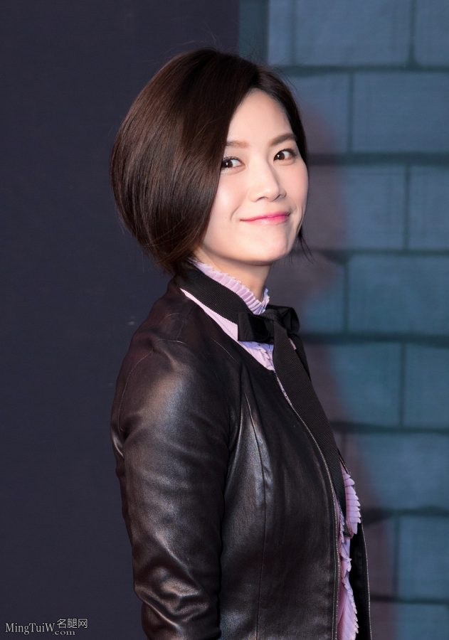 短发气质美女曹曦文玉腿修长(3/3)